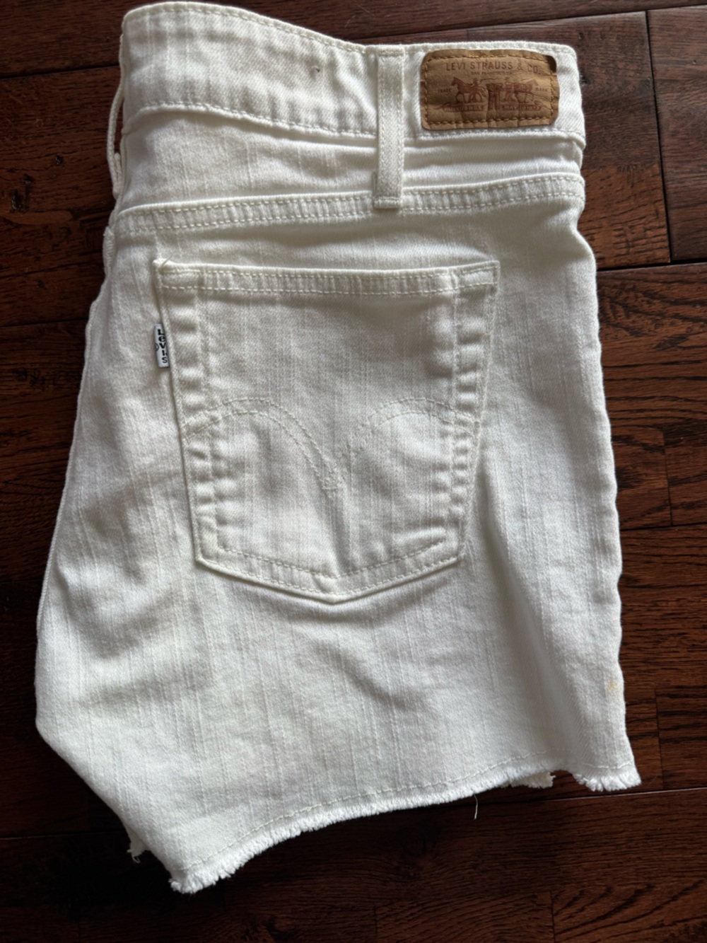 Levi’s Women's White Denim Shorts - 4” Casual Frayed Hem Sz 8